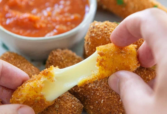 Mozarella Sticks (6)